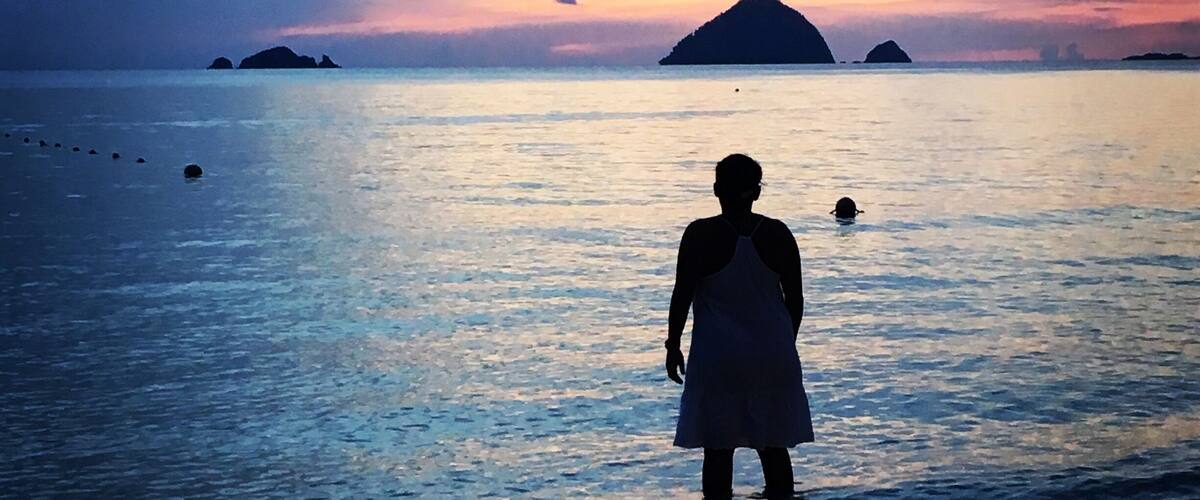 Coral bay is the calm beach on Perhentian Kecil. If you are staying on Long Beach there is an easy 5 min walkway that can get you to this beach. There is not as much going on here at night and it has less Wind so it can get hotter. At Ombak they play movies at night under the stars. #BeachBound #aquatrove
Bovay.co