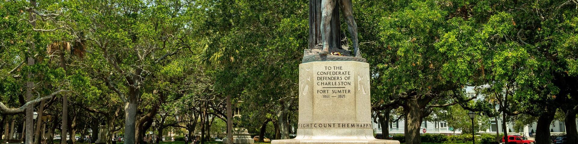 White Point Gardens showing a statue or sculpture