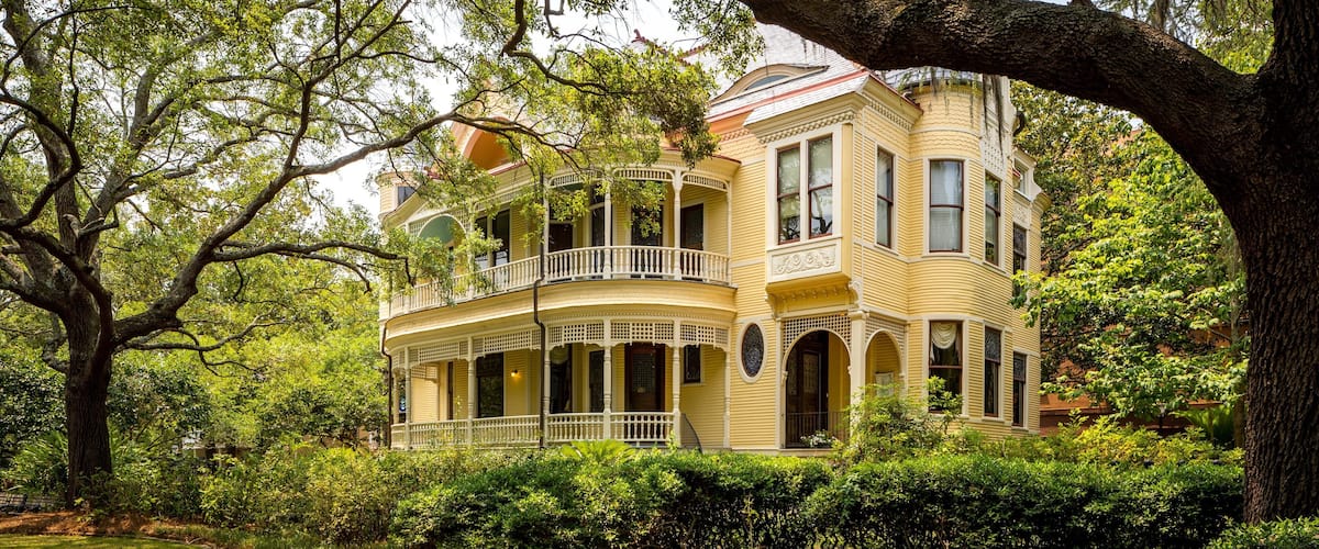 College of Charleston showing a house and heritage elements