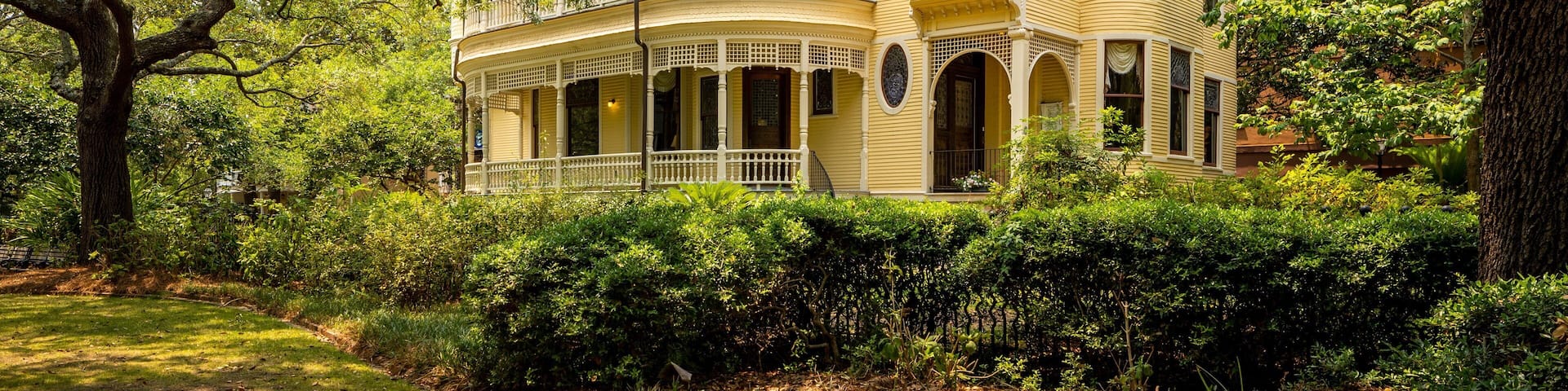 College of Charleston showing a house and heritage elements