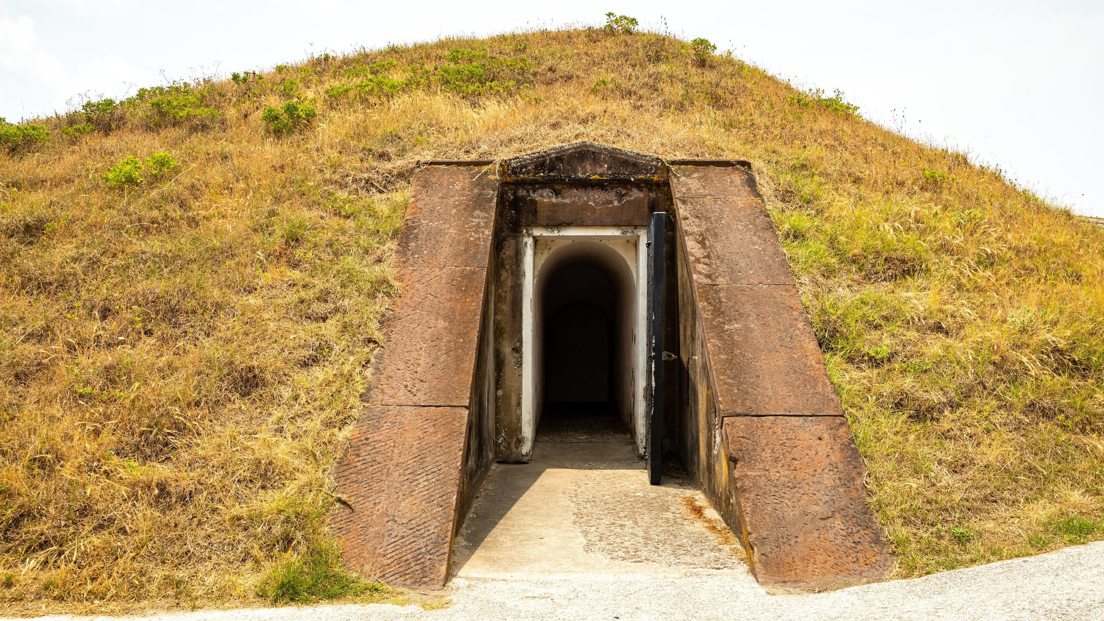 Fort Moultrie showing heritage elements and military items
