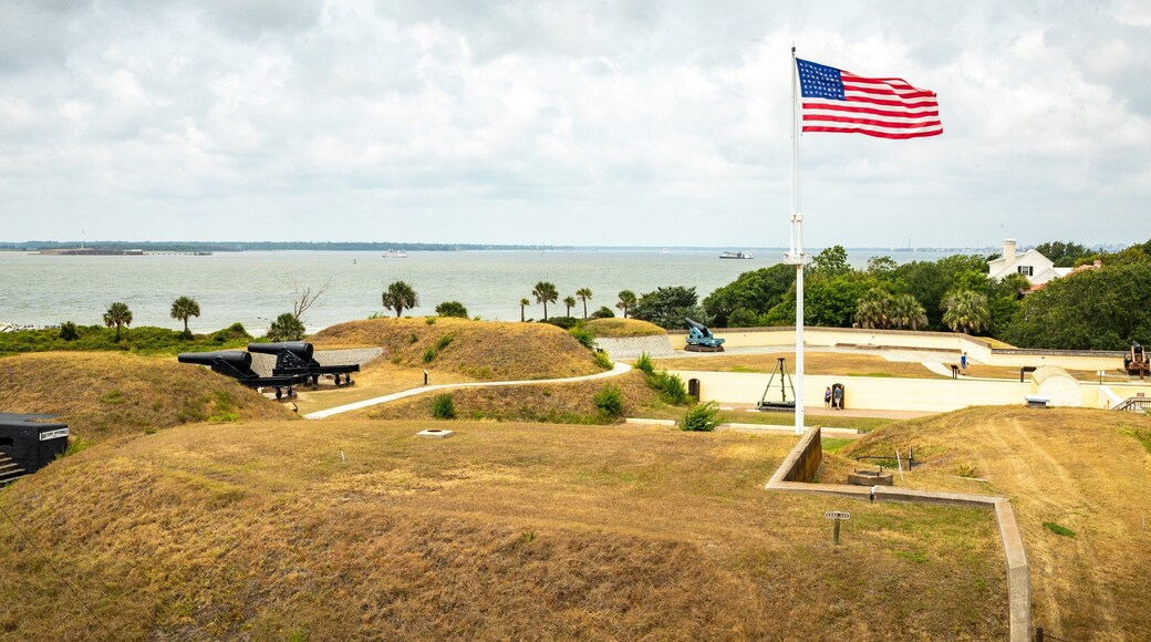 Fort Moultrie showing military items, heritage elements and general coastal views