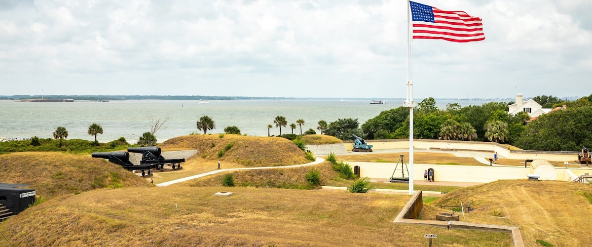Fort Moultrie showing military items, heritage elements and general coastal views