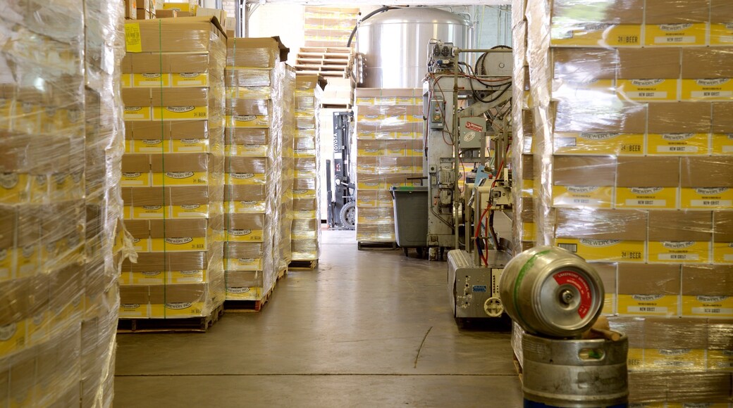 Lakefront Brewery mostrando vistas internas