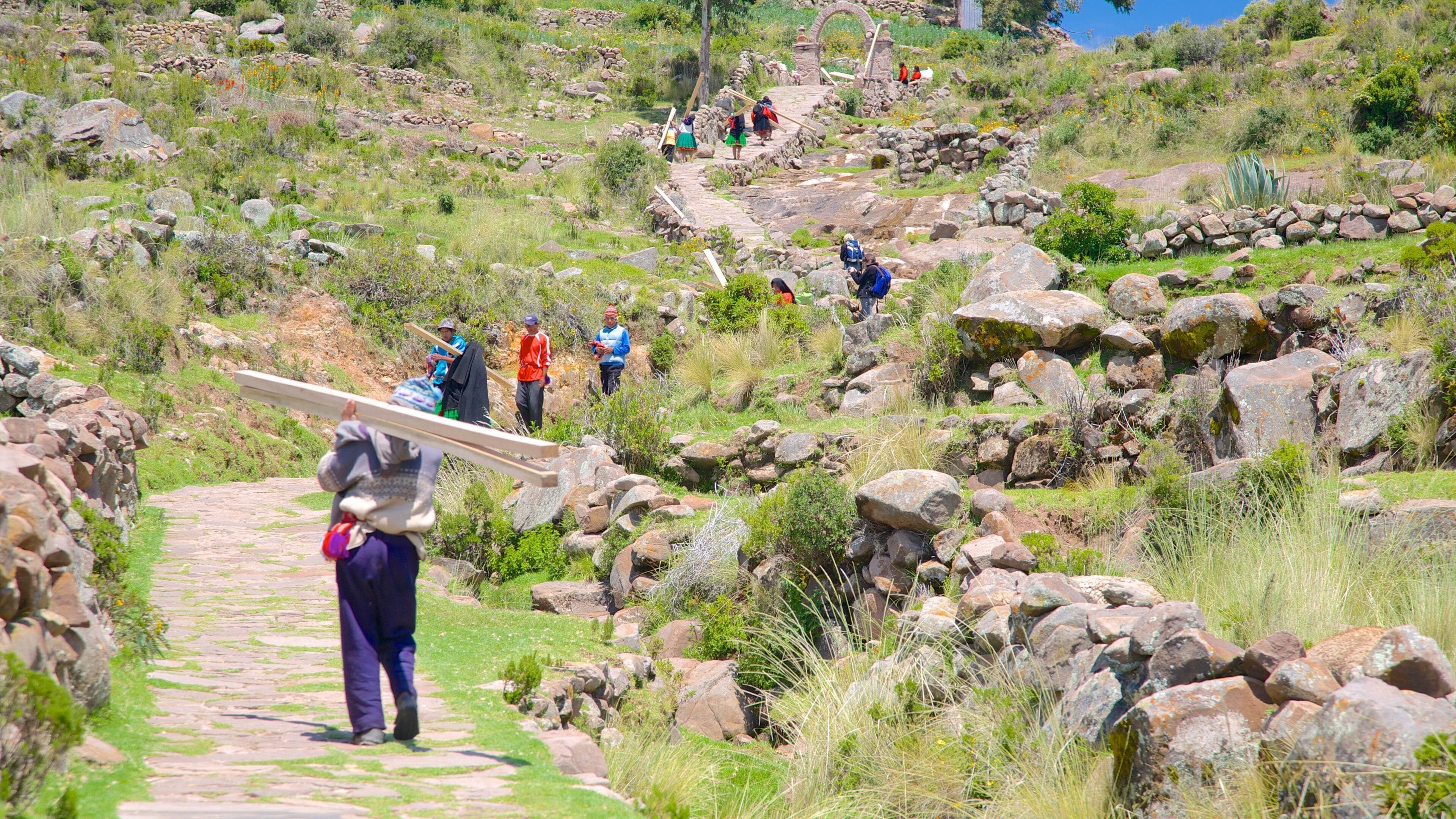 Isla Taquile featuring tranquil scenes as well as a small group of people