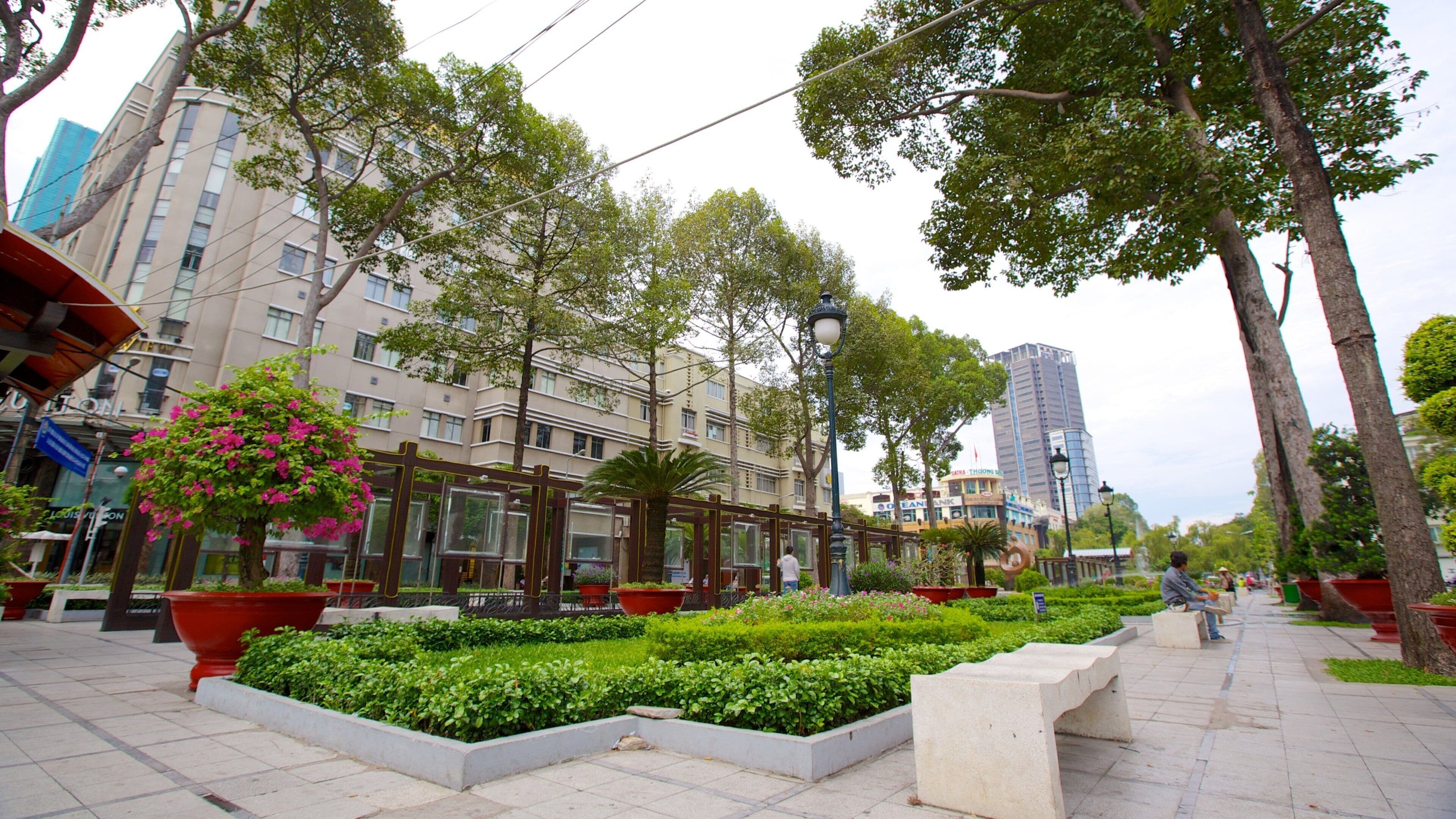 Ho Chi Minh City showing a garden and a square or plaza