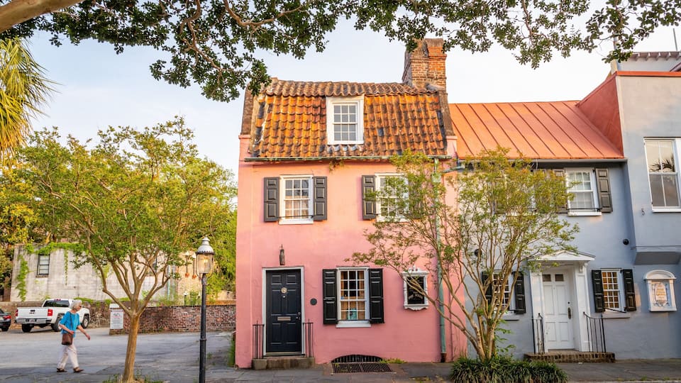 Pink House Gallery showing a house