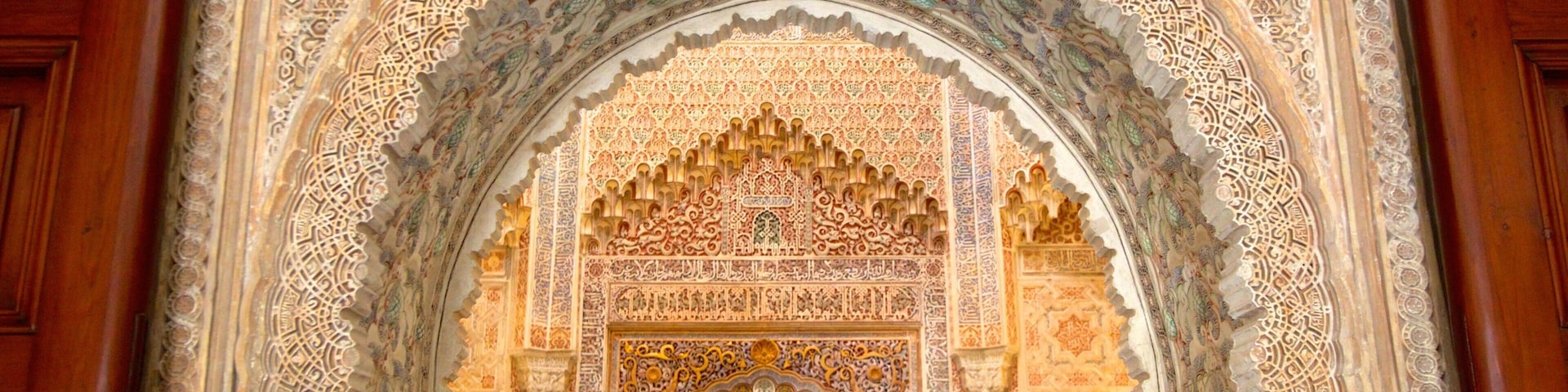 Granada featuring art, a castle and interior views