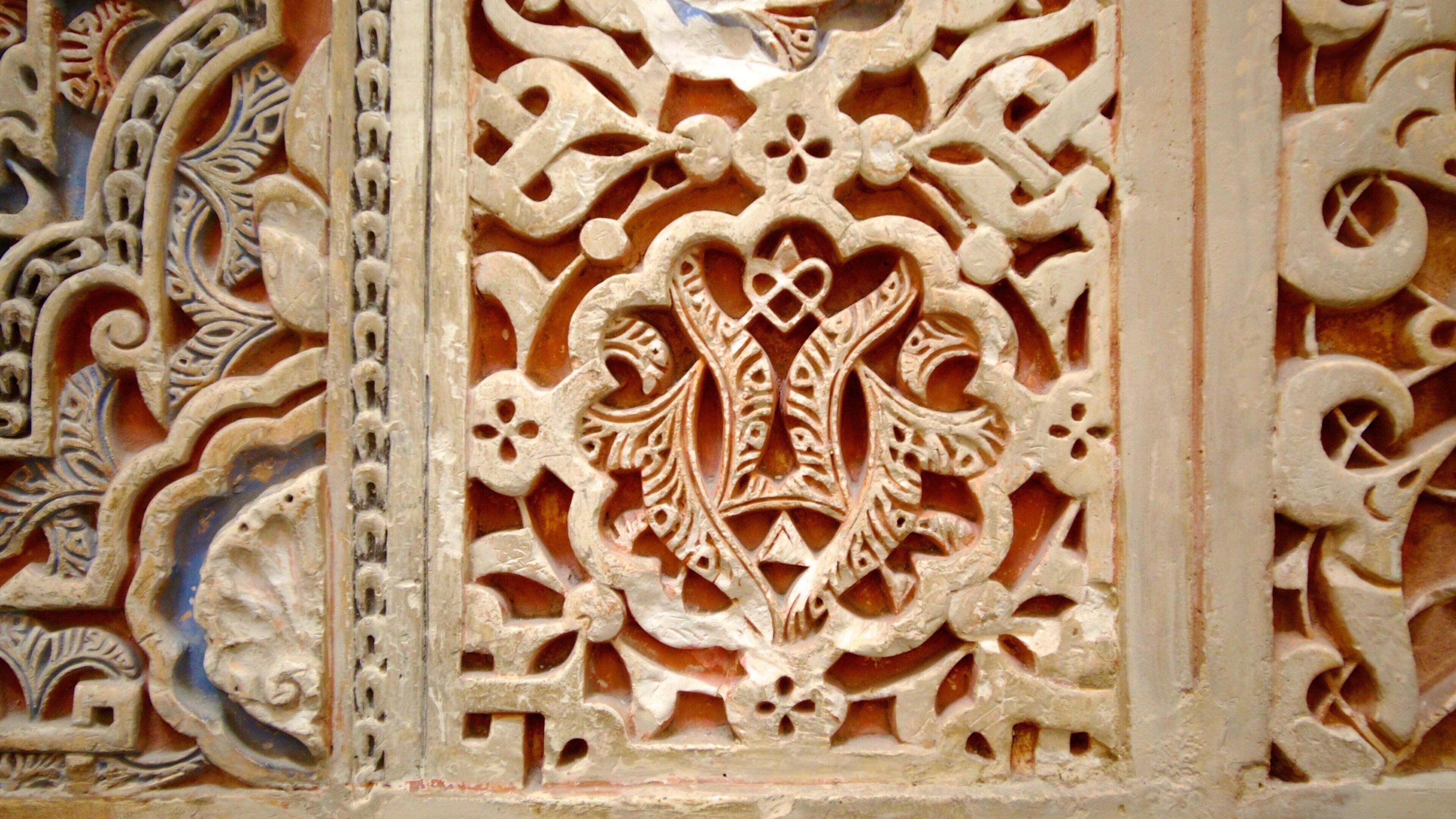 Granada showing art, interior views and château or palace