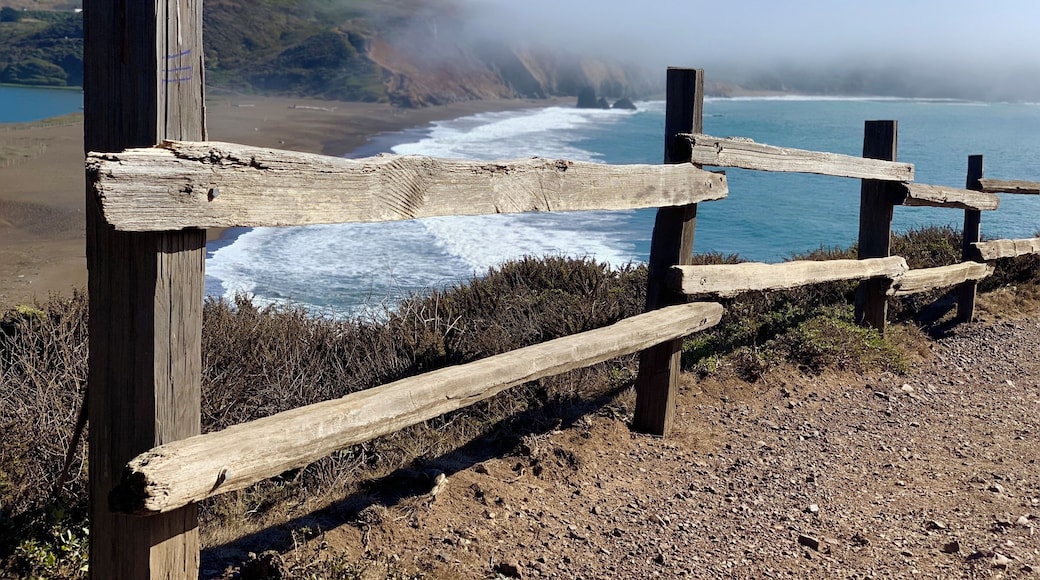 Not that far away from San Francisco- Rodeo Beach provide a gorgeous oceanfront with 360 view of the Marin Headlands , 1053-foot hill up the flank of Mount Tamalpais. A place where you can take a seat and watch the waves without a care in the world...