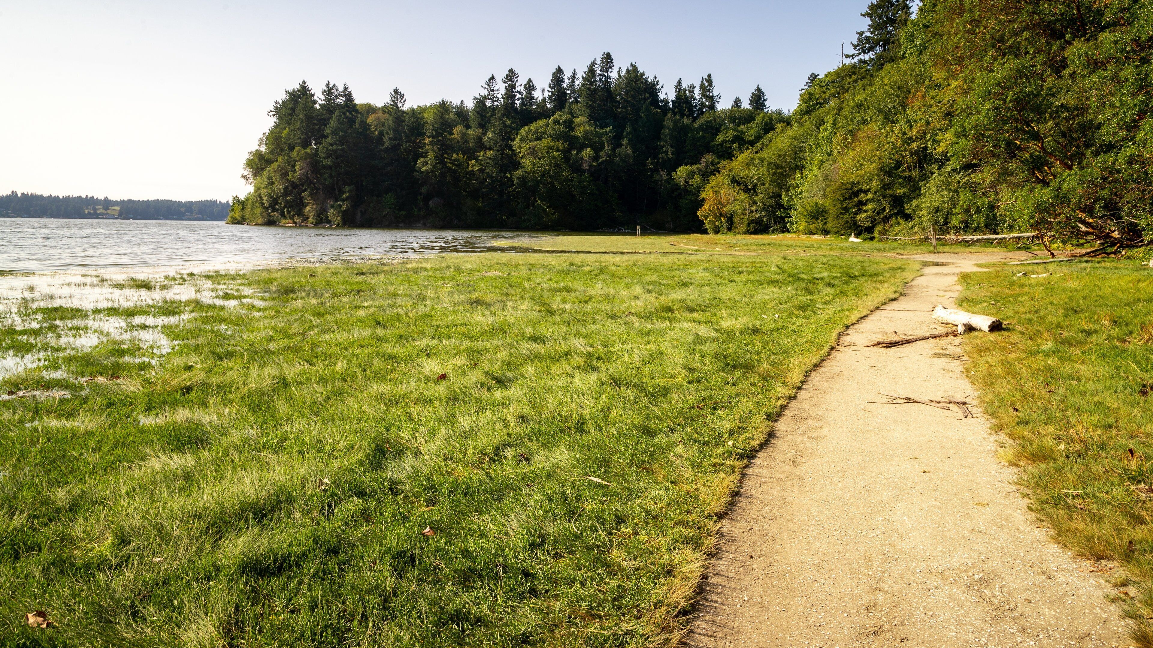 Priest Point Park featuring a garden