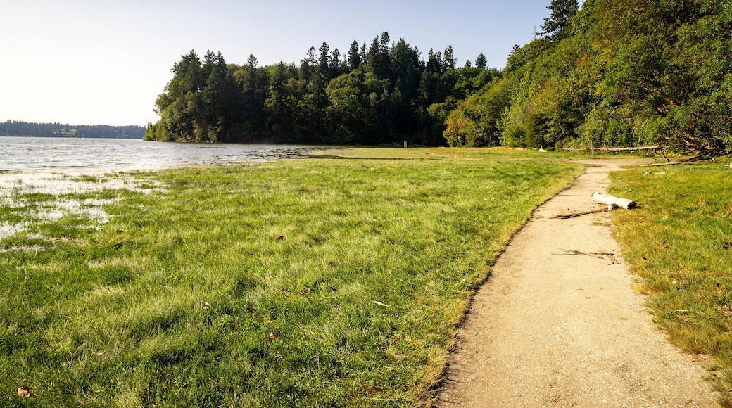 Priest Point Park featuring a garden