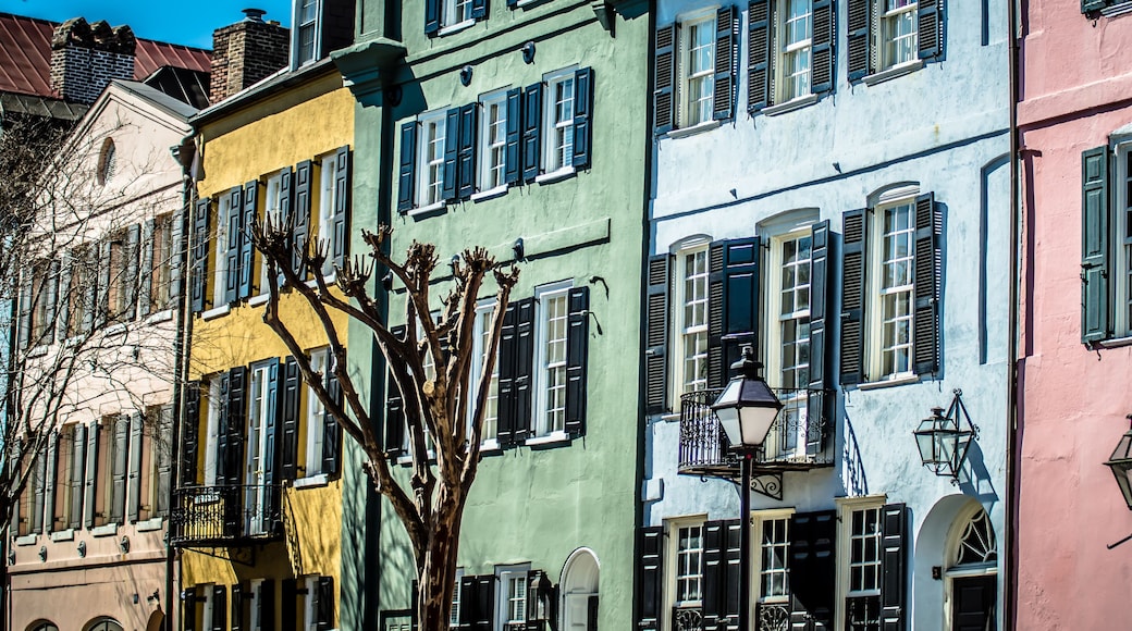 rainbow row street in charleston south carolina