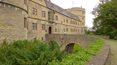 Kreismuseum Wewelsburg mit einem historische Architektur und Brücke