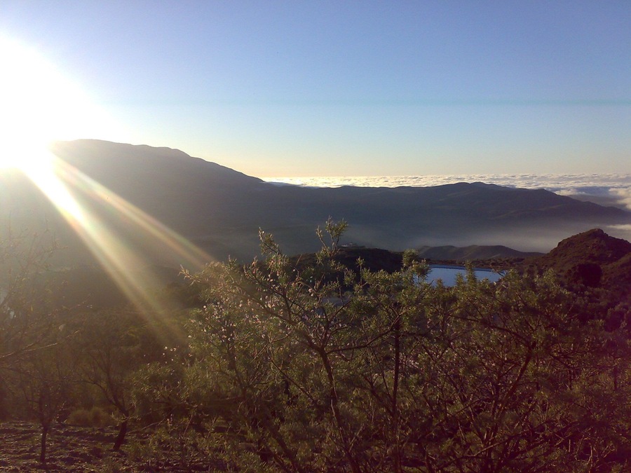 Sale el sol por Sierra Gádor
