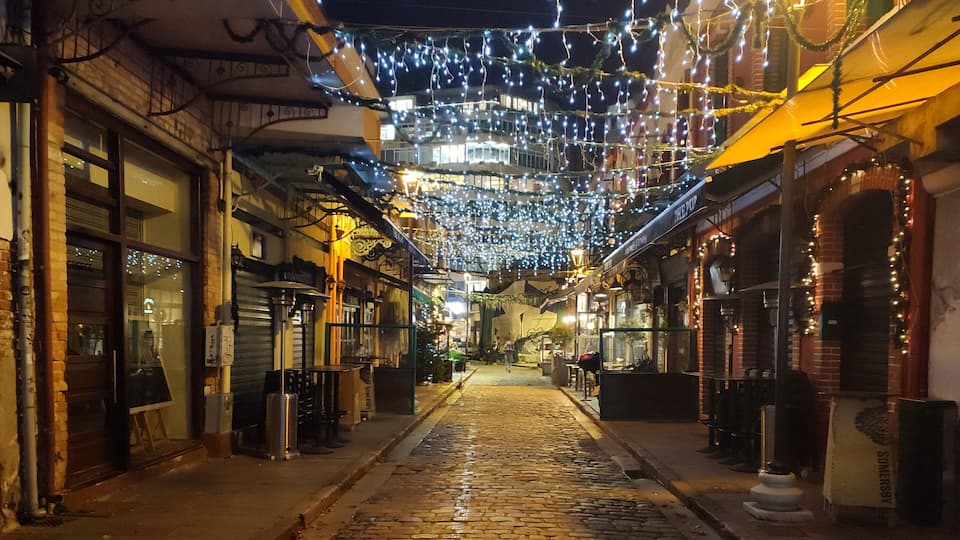 Night photo of Ladadika a historic district and iconic landmark in Thessaloniki, known for its vibrant atmosphere, traditional charm, and lively nightlife.