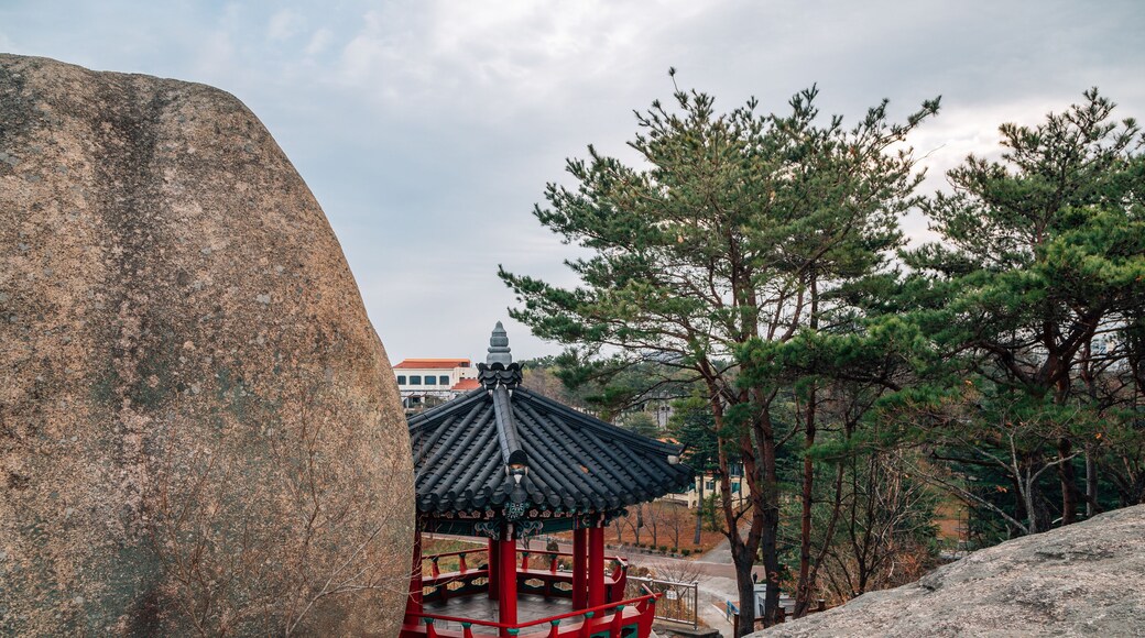 Yeongnangjeong Korean traditional pavilion on Yeongnangho Lake Beombawi Rock in Sokcho, Korea