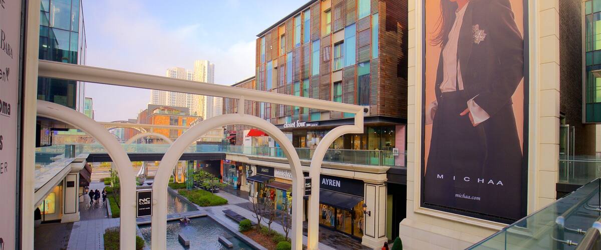 NC Cube Canal Walk which includes a sunset, central business district and a city