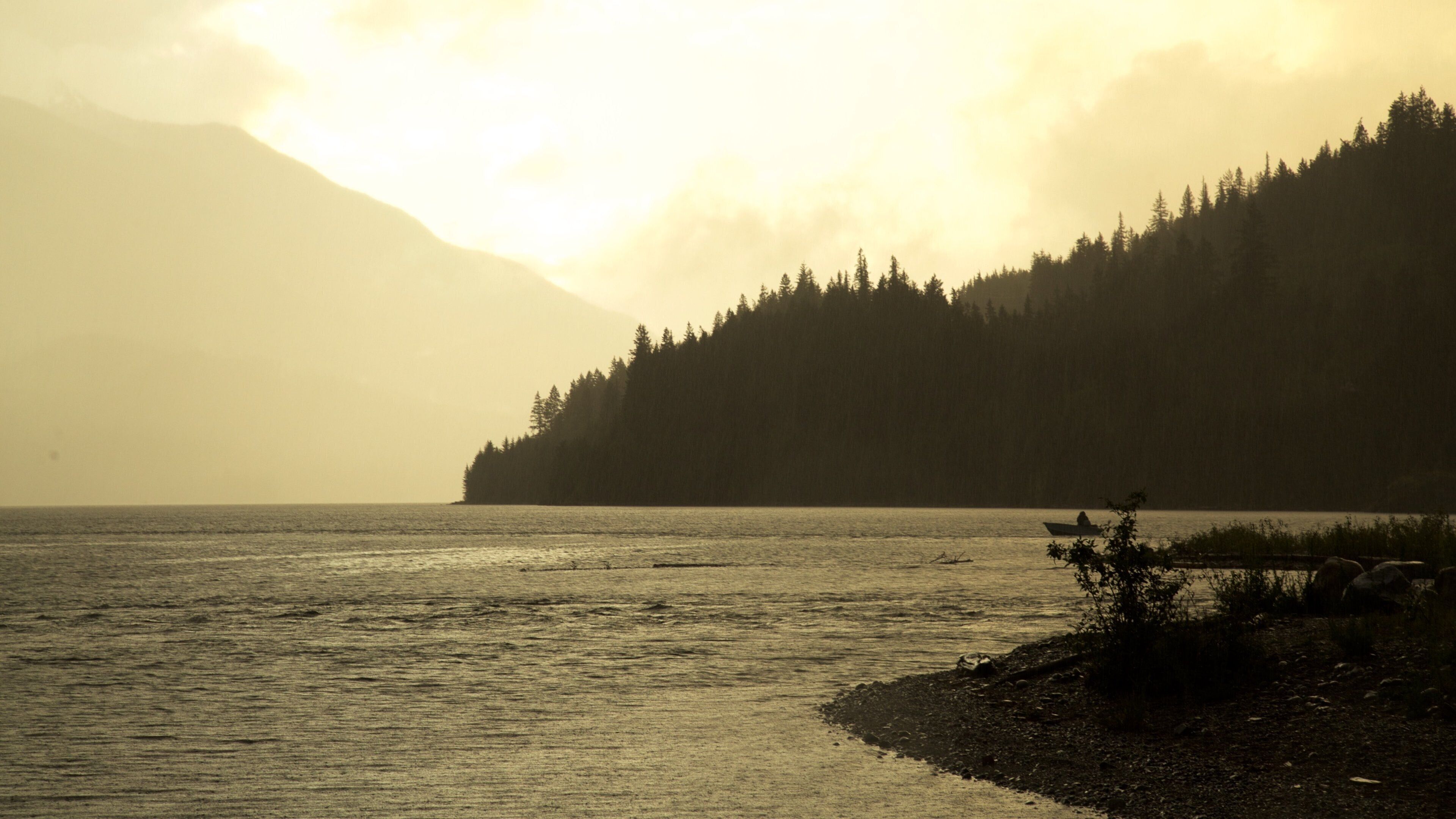 New Denver som inkluderer solnedgang og innsjø