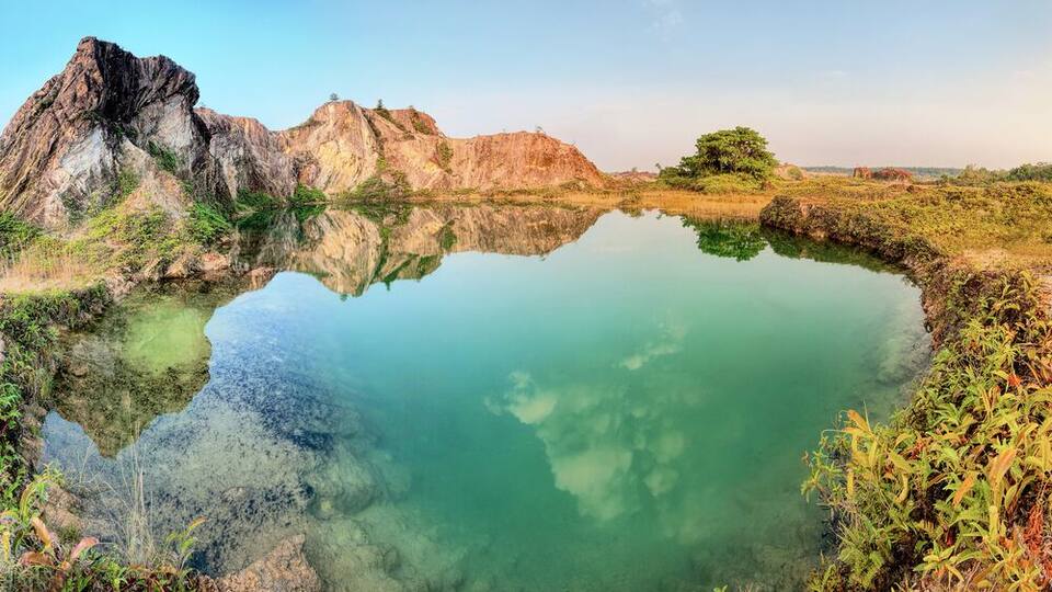 Mirror Lake in Penang; Shutterstock ID 400078345; PO: Hcom Destination Content neighborhoods; Client: Hotels.com; Other: Hcom brand budge