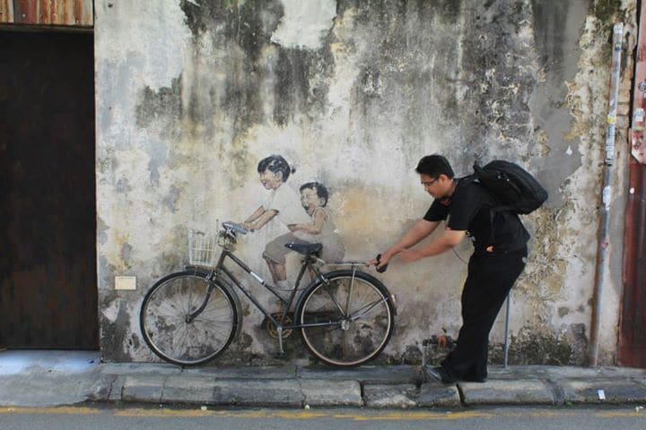 If you go to Penang, Malaysia, don't miss a chance to go to Georgetown where you can find lots of street murals. And challenge yourself to find all of them!!!!