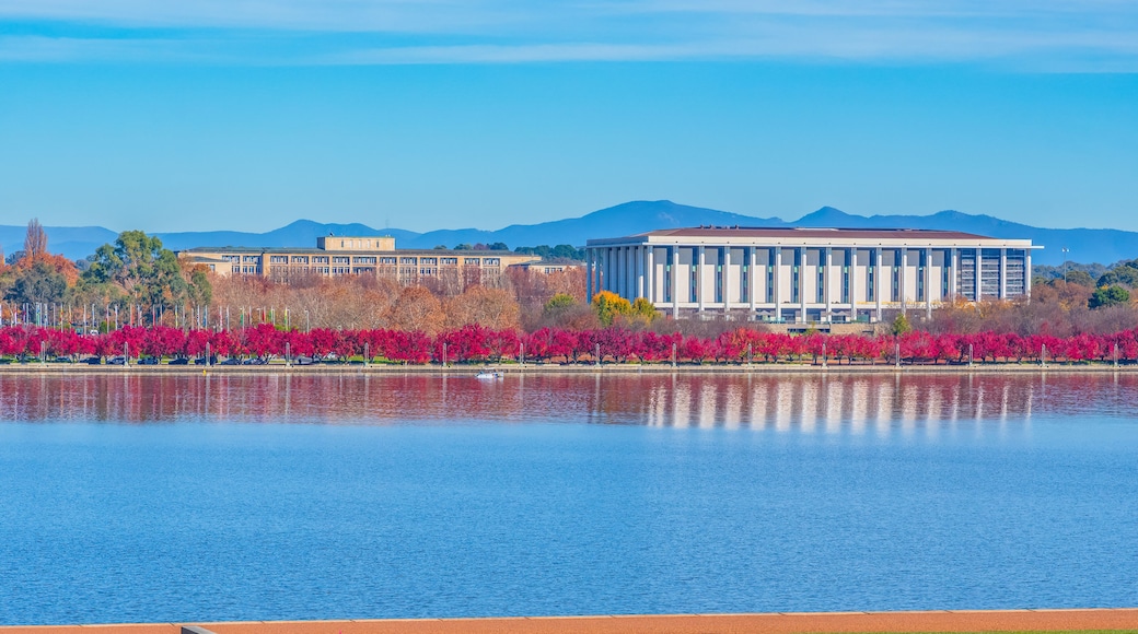 An Autumn day at Lake Burley Griffin