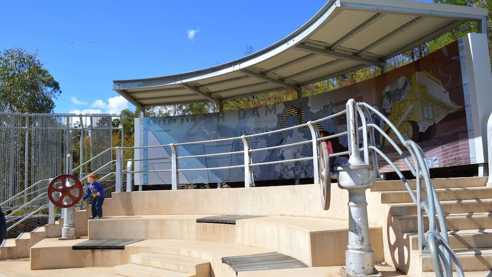 Along the trail, there is the story of how Canberra receives its water and the importance of Cotter Reserve in its planning. At the end of the short trail, you will be amazed to find the 16 metre wide viewing platform overlooking the dam itself.