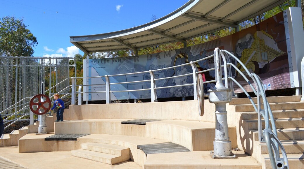 Along the trail, there is the story of how Canberra receives its water and the importance of Cotter Reserve in its planning. At the end of the short trail, you will be amazed to find the 16 metre wide viewing platform overlooking the dam itself.