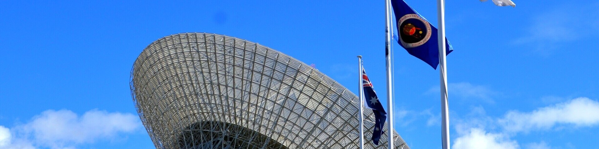 CANBERRAâS DEEP SPACE COMMUNICATION COMPLEX â exploring the Solar System and beyond.
This is part of NASAâs Deep Space Network and is one of only 3 tracking facilities in the world responsible for providing vital two way radio contact â pretty cool aye.
This is the giant 70 metre wide communication âdishâ known as Deep Space Station 43.