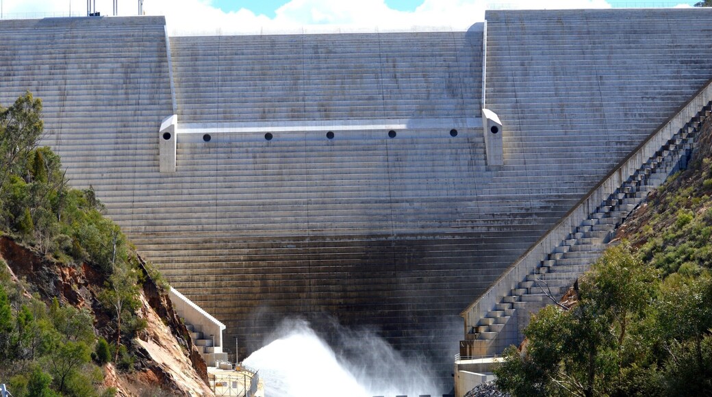 A short walk along the discovery trail to see Cotter Dam.
Along the trail, there is the story of how Canberra receives its water and the importance of Cotter Reserve in its planning. At the end of the short trail, you will be amazed to find the 16 metre wide viewing platform overlooking the dam itself. Hard to believe the water level is to the very top on the rim especially when you are standing well below.