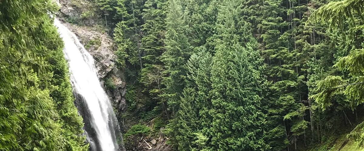 Nice hike to the middle falls. Visit during the week. Super crowded on the weekend.