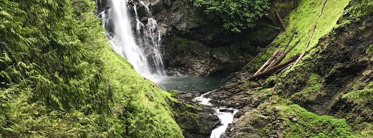 Nice hike to the middle falls. Visit during the week. Super crowded on the weekend.