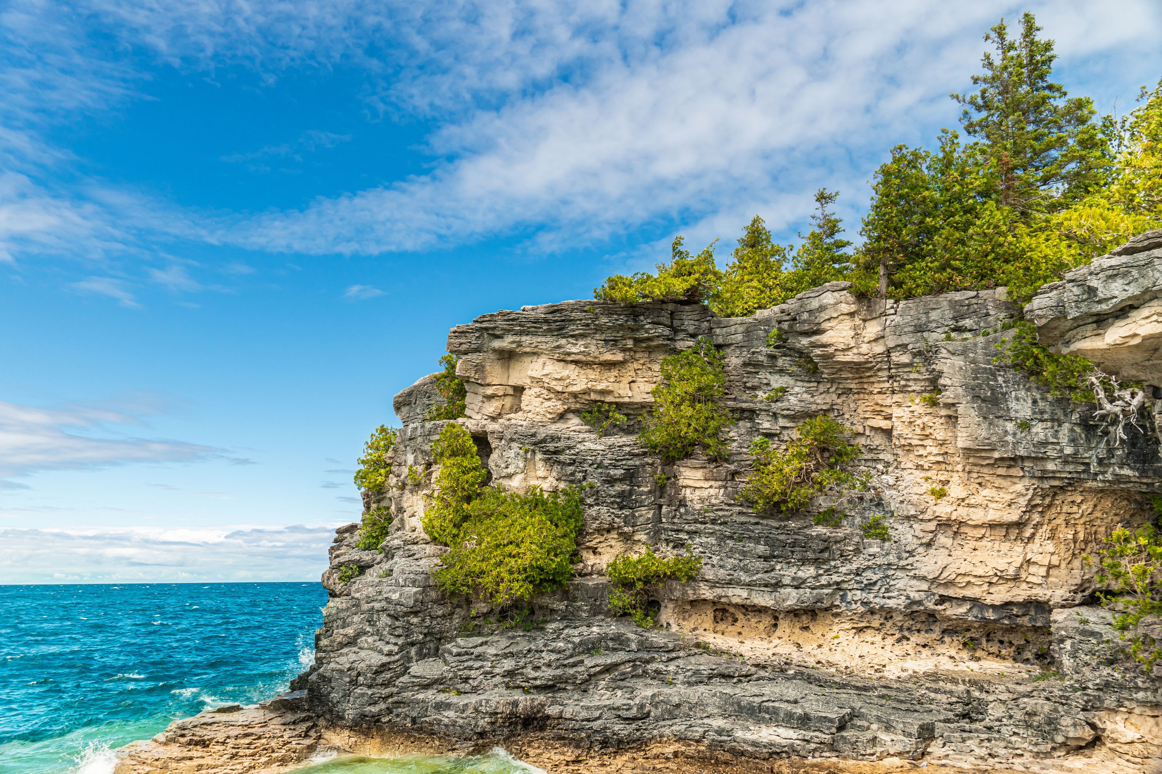 Colourful green waters at Indian Head Cove on lake Huron in Bruce Peninsula National Park and clear blue water in Ontario, Canada. Located between The Grotto and Overhanging rock tourist attractions.