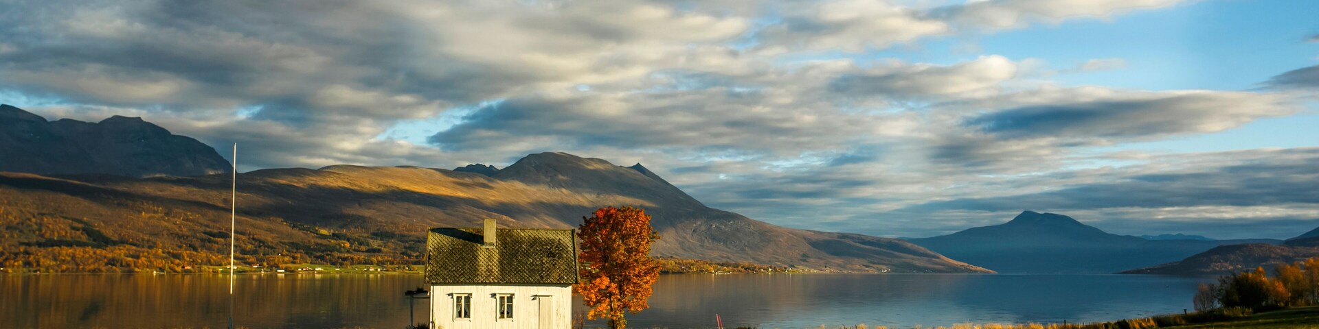 Polar house in Hestnesbukta, Vestvagoy - Lofoten Islands, Norway