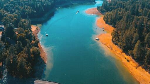 Our family of 5 took a 3 week long road trip down the west coast, along the way we make sure to stop and enjoy the scenery. Check out more of our trip here: https://www.youtube.com/watch?v=IDgTd5eWvWw
Shasta Lake is a beautiful lake to explore. Rent a boat, or book a campground near by to explore.
#LifeAtExpedia