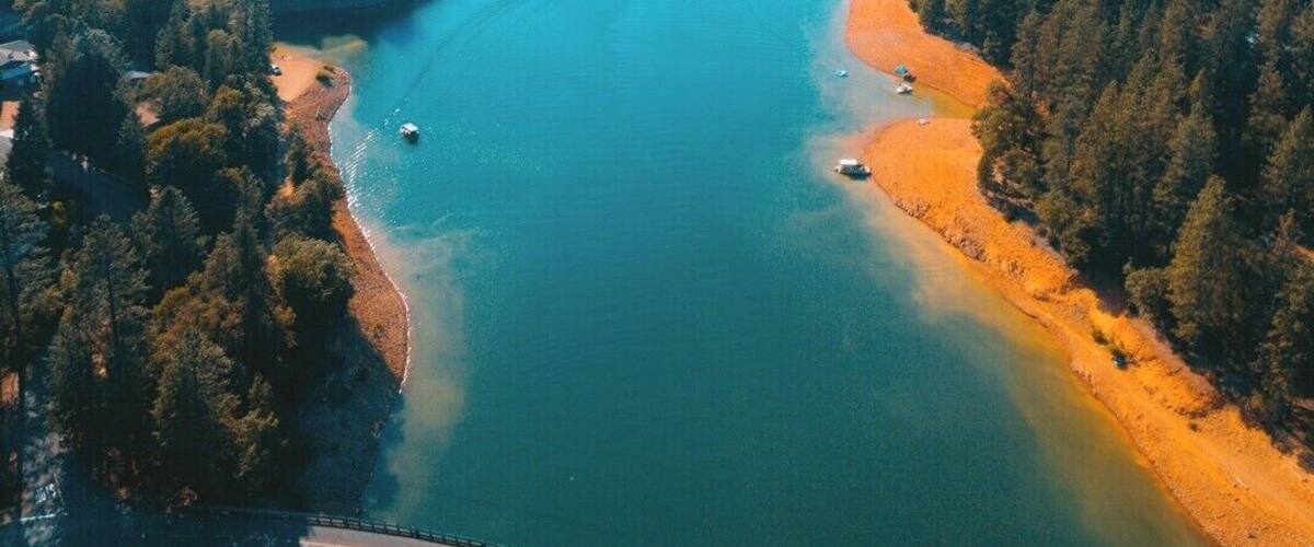 Our family of 5 took a 3 week long road trip down the west coast, along the way we make sure to stop and enjoy the scenery. Check out more of our trip here: https://www.youtube.com/watch?v=IDgTd5eWvWw
Shasta Lake is a beautiful lake to explore. Rent a boat, or book a campground near by to explore.
#LifeAtExpedia