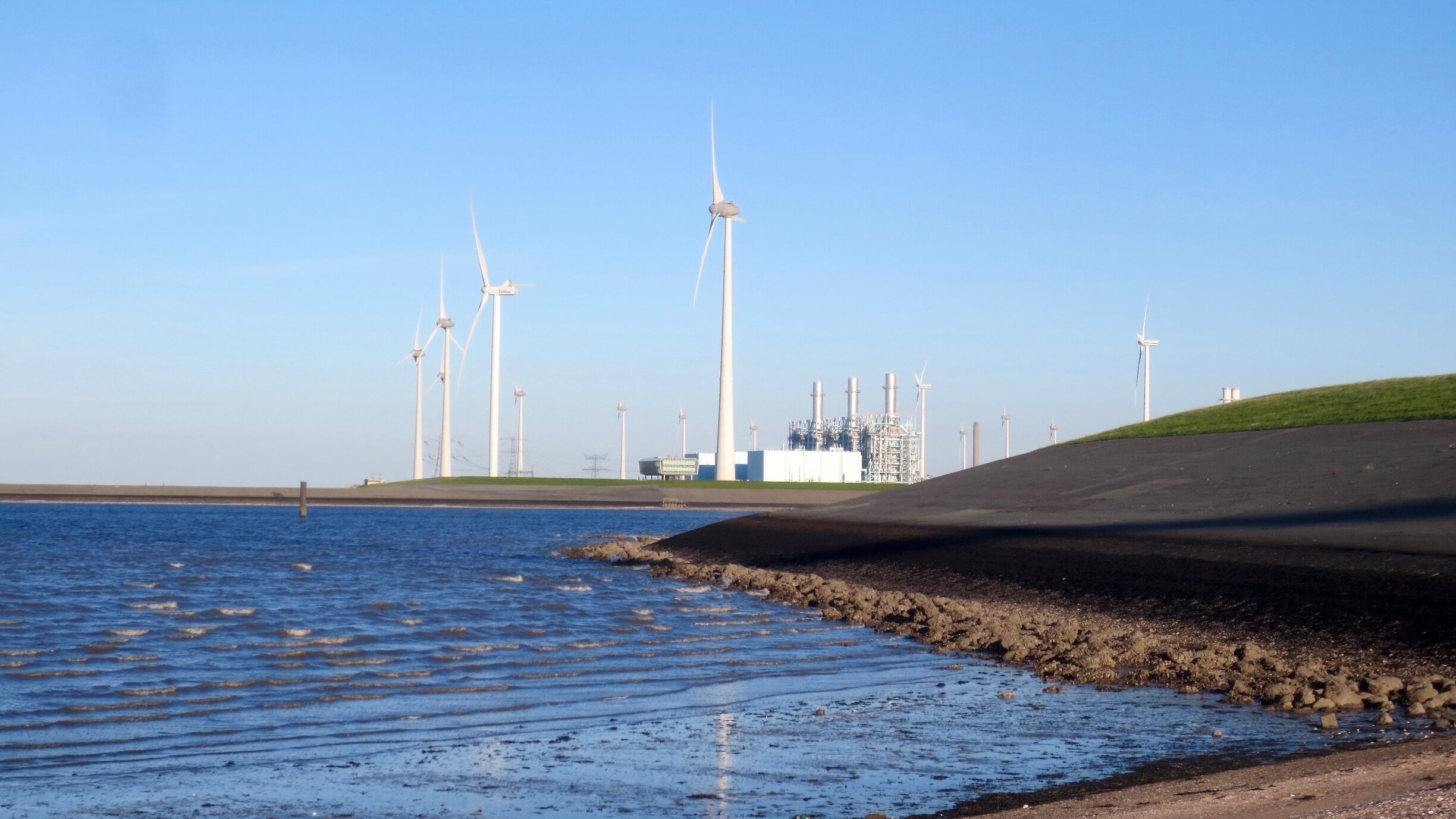 Windmolens en Energiecentrale in de Eemshaven

#architecture