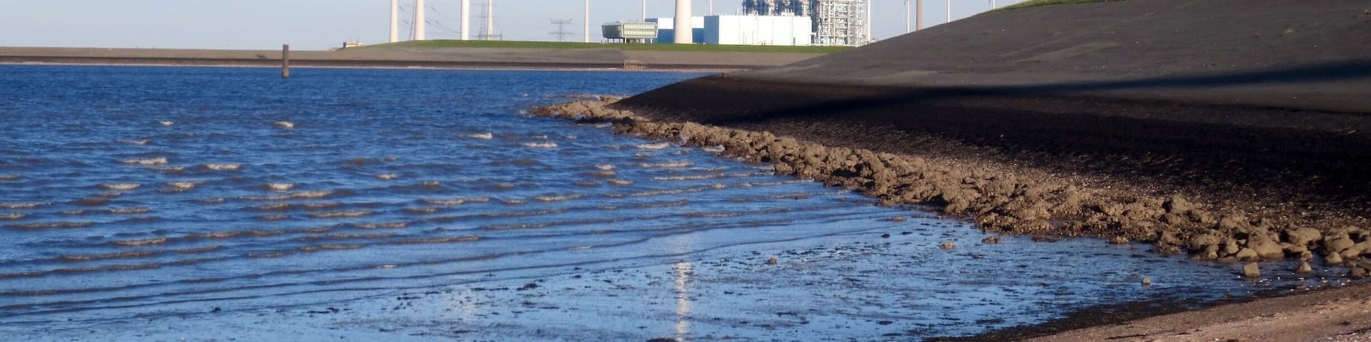 Windmolens en Energiecentrale in de Eemshaven
#architecture