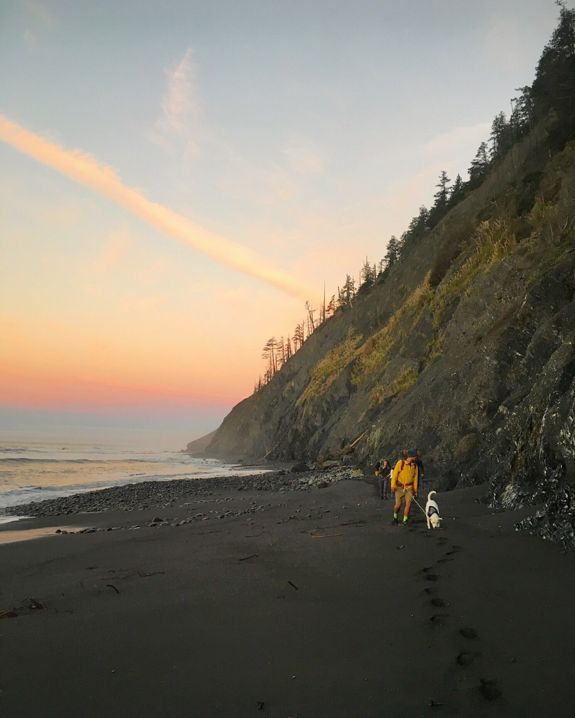 calm mornings watching the sunrise along the Lost Coast trail #lifeatexpedia