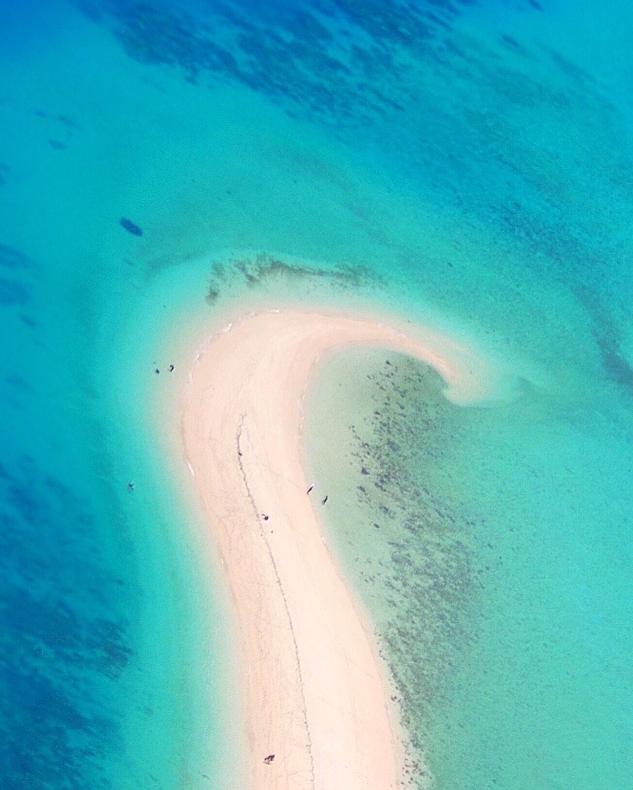 Langford Reef in the Whitsundays. Just imagine spending an afternoon down there with the island all to yourself! ☀️🐟🐠🚁🌴😀
#lovewhitsundays #lovethereef #thisisqueensland #seeaustralia #Blue
