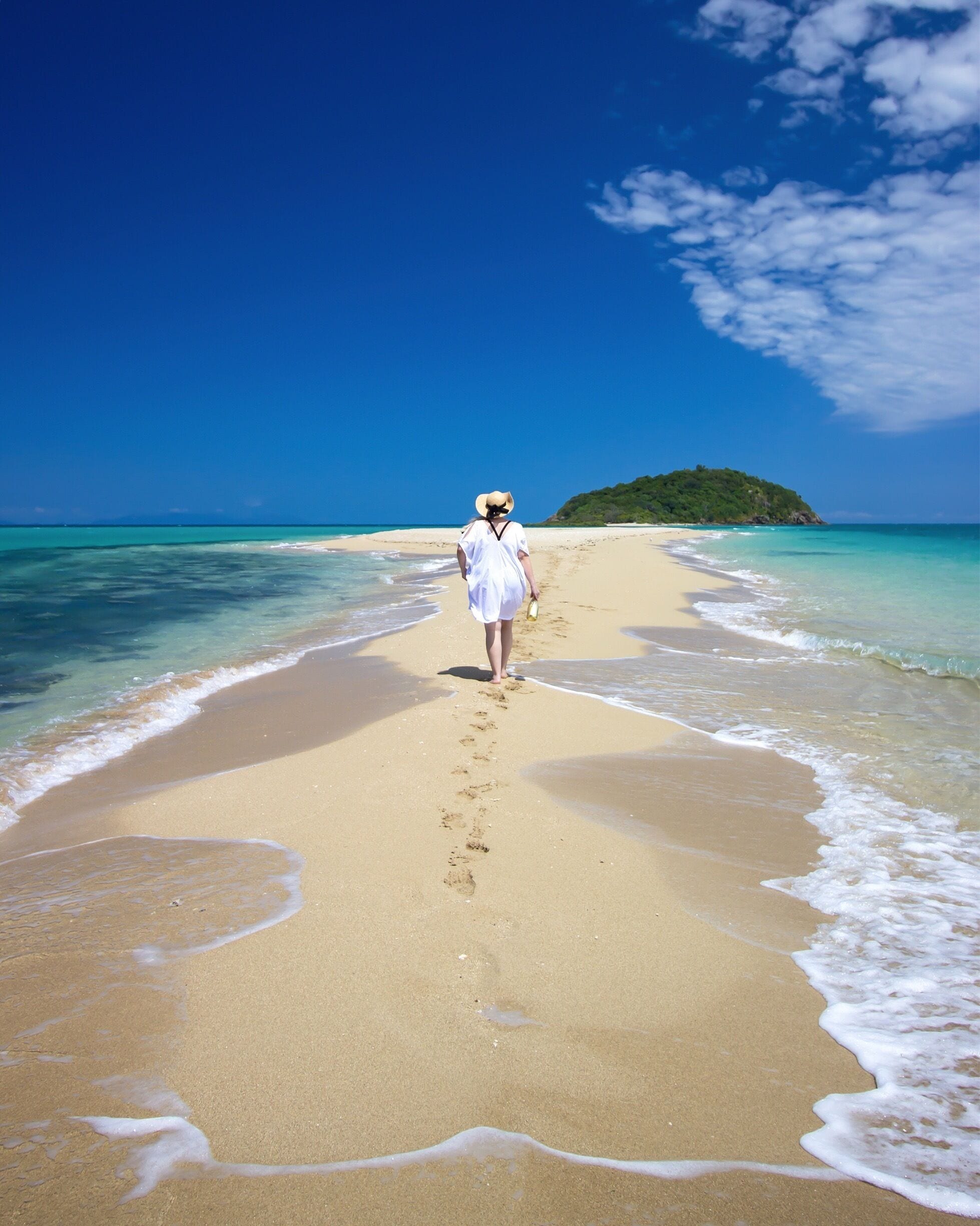 Stunning day with this beauty EJ Palmer at Langford Island! 💃👙🐟🌴☀️
Such an amazing day aboard the Whitsunday Paradise Explorer cruising around to find our own deserted beaches, massive thanks to the legendary John for turning on the magnificent weather yet again and showing us all these hidden gems! 
