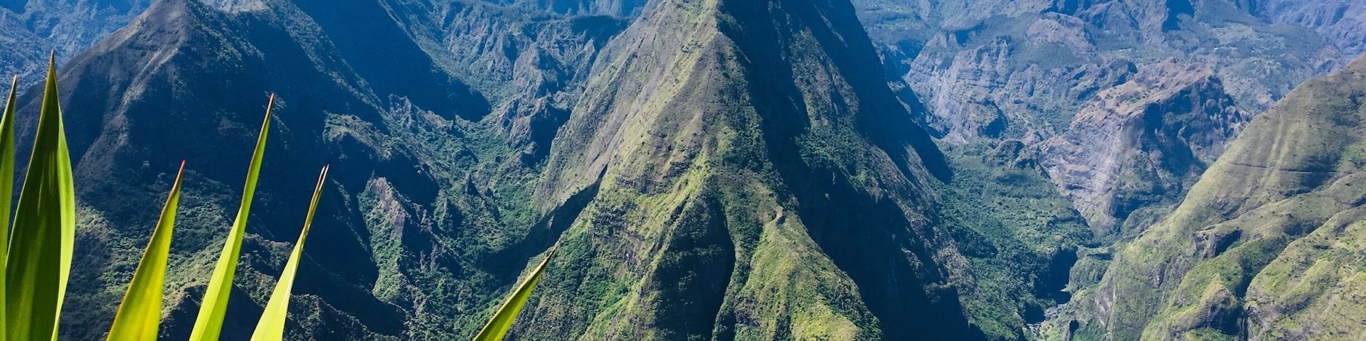 So a nice view. Hiking in La Réunion Island 🥰