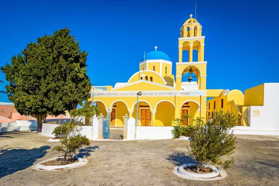 St George Church (Ekklisia Agios Georgios) Oia, Santorini, Greece, Europe; Shutterstock ID 724786063; PO: Hcom Destination Content neighborhoods; Client: Hotels.com; Other: Hcom brand budge