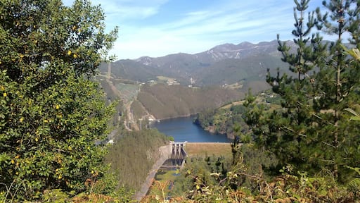 Vista panoramica del embalse de Arbón
