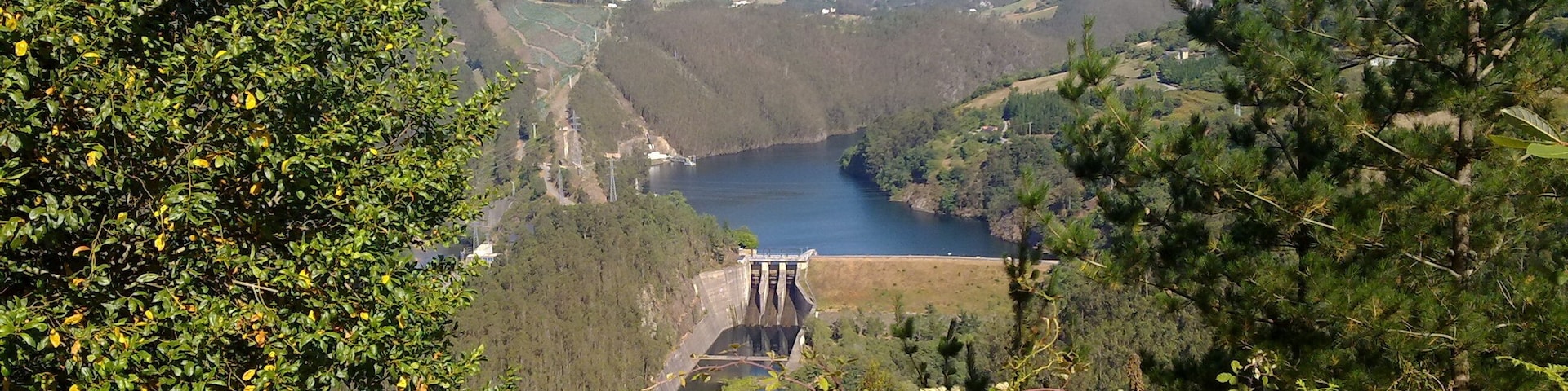 Vista panoramica del embalse de Arbón