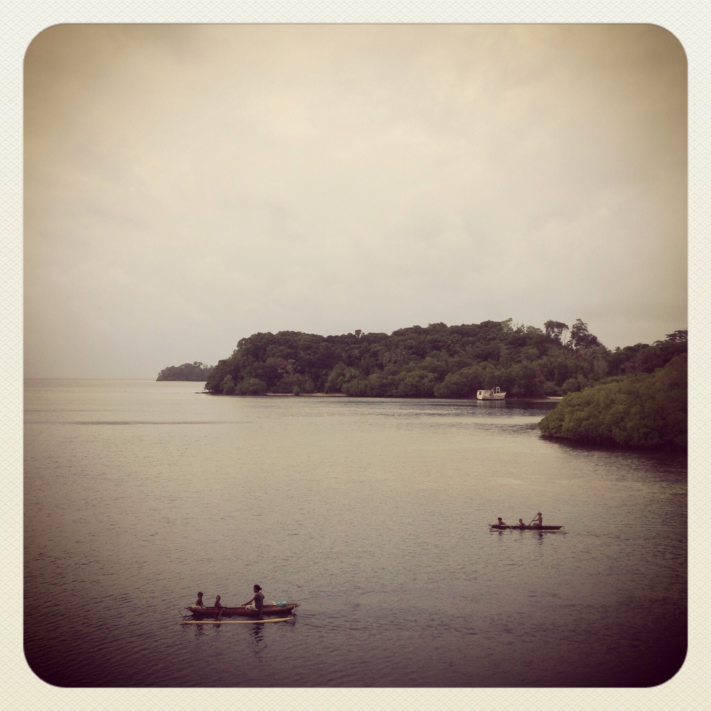 Canoes around Samarai 