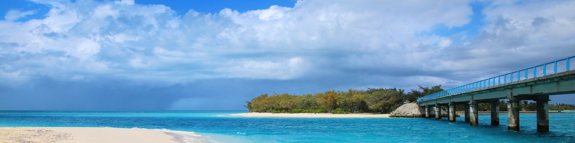 Mouli Bridge between Ouvea and Mouli islands, Loyalty Islands, New Caledonia