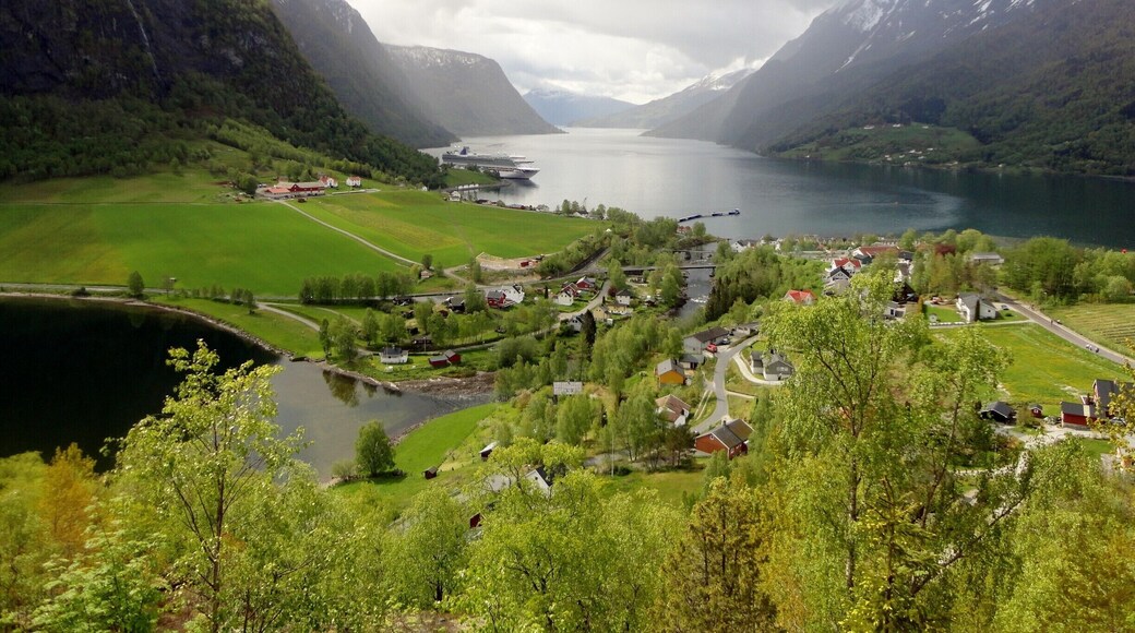 From a viewpoint on the #Sengaberget trail with our #P&O #cruiseship in sight down below.
#lifeatexpedia #waterlust #Green #Troveon #skjolden #norway #Parks #Mountains #aboveitall #adventure