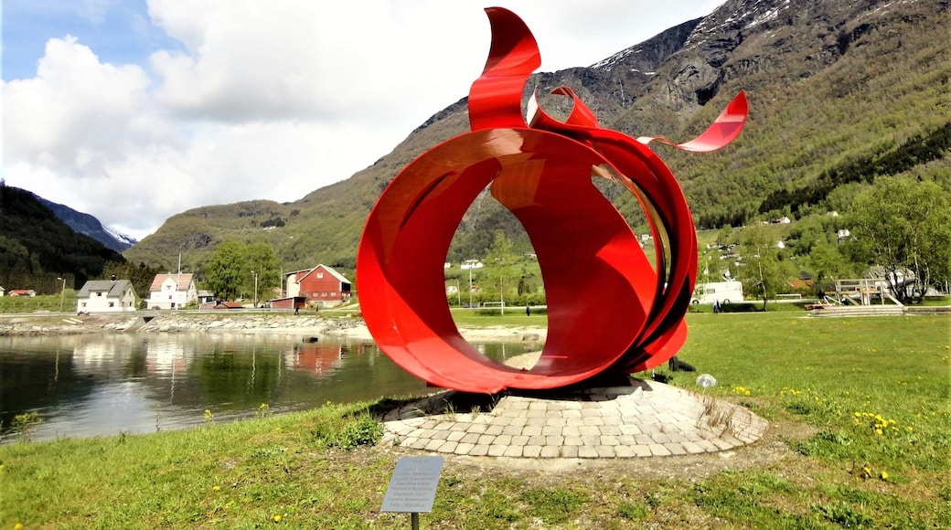âJonsokâ Sculpture by Kati Casida.
'The overlay of circles symbolizes the strong bonds that connect generations of Norwegian emigrants to America to their roots and to their family members who stayed behind. The flames represent energy and search for the new as they dissolve into the vast emptiness of the sky.'
#Patterns #LifeatExpedia #Red
Skjolden, Norway. #Parks