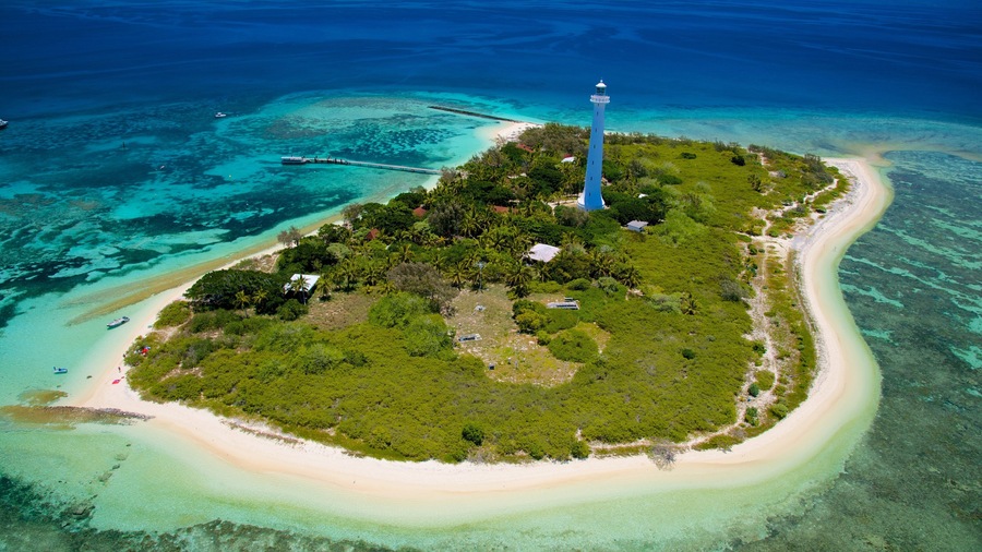 Noumea which includes general coastal views, tropical scenes and landscape views
